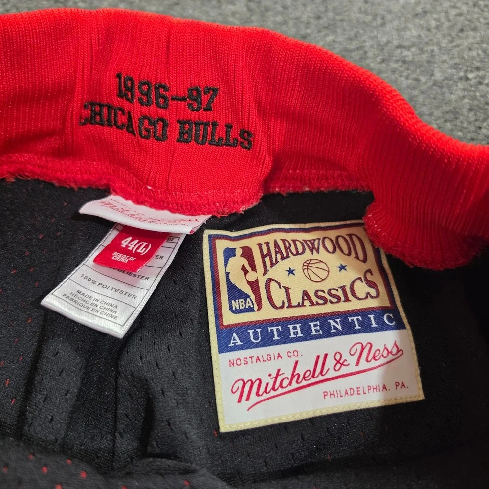 Chicago Bulls Mitchell & Ness Basketball Shorts Mens Large Pinstripe 1996-97 NBA